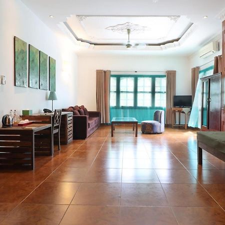 The Pavilion Phnom Penh Exterior photo