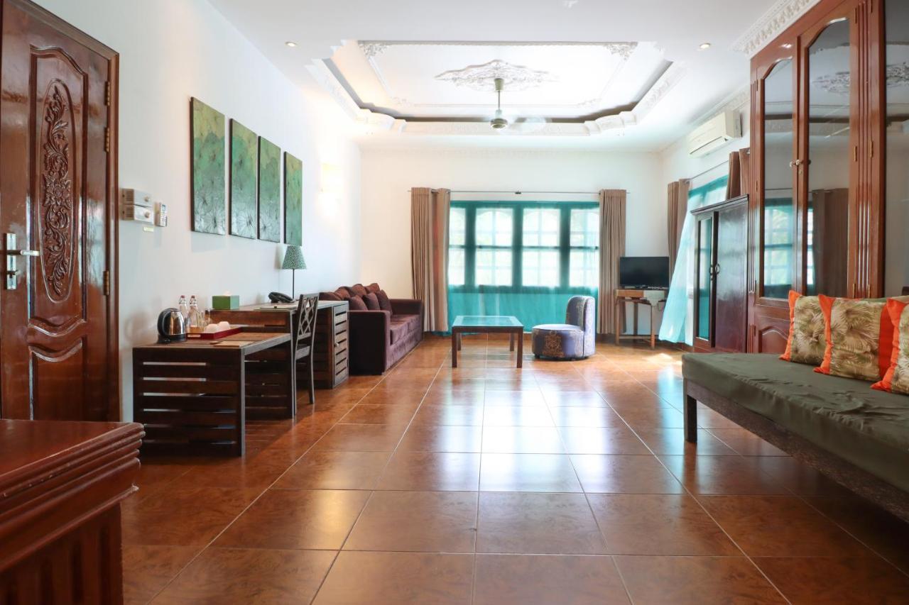 The Pavilion Phnom Penh Exterior photo
